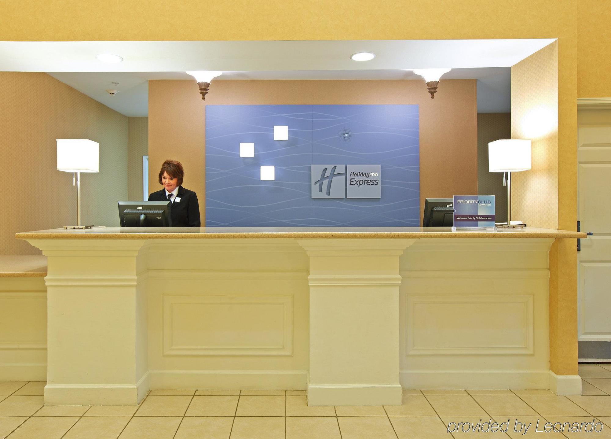 Holiday Inn Express & Suites Magnolia-Lake Columbia İç mekan fotoğraf