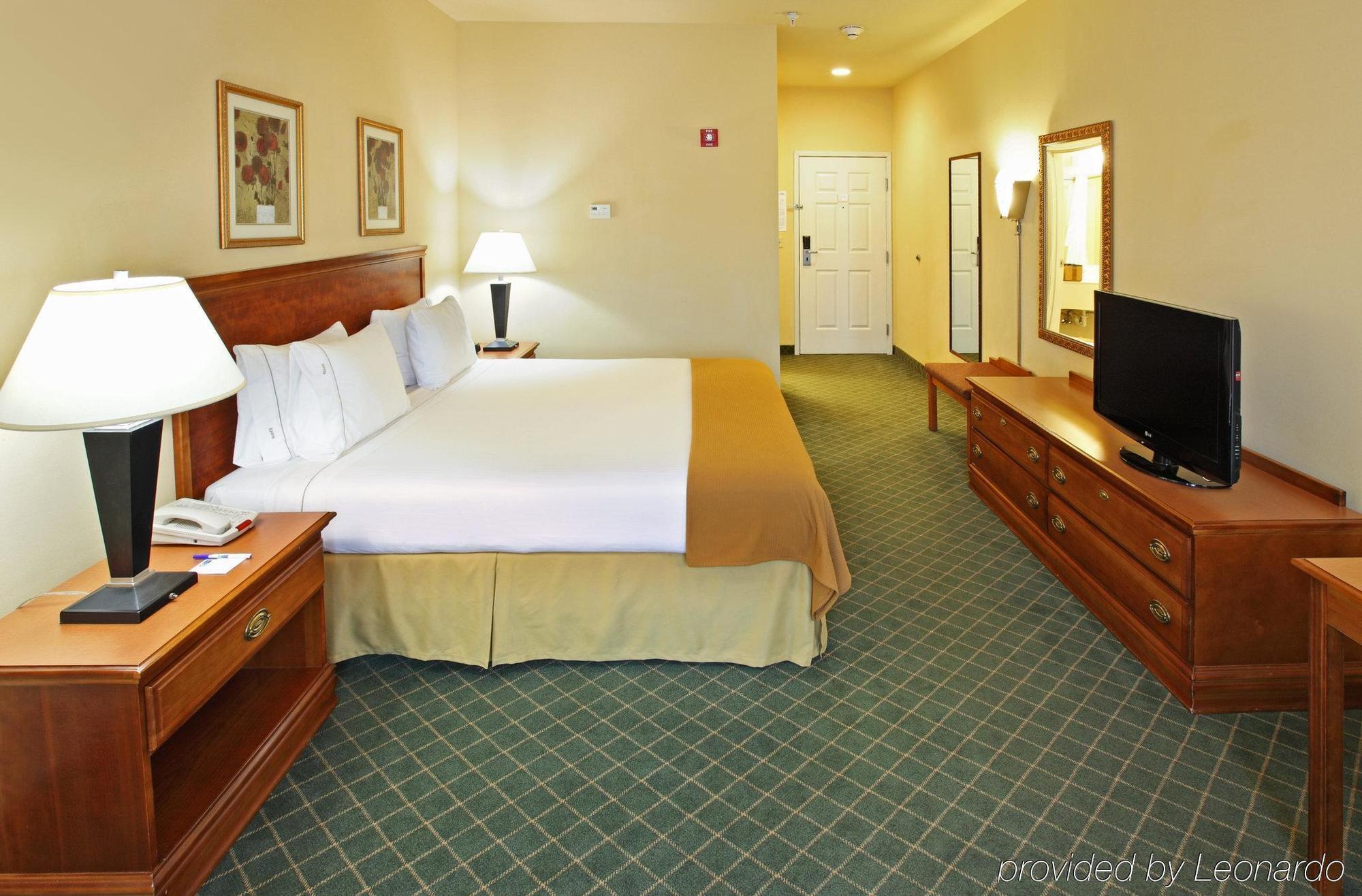 Holiday Inn Express & Suites Magnolia-Lake Columbia Oda fotoğraf