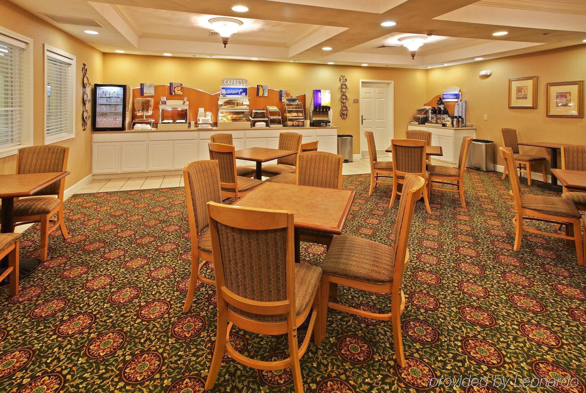 Holiday Inn Express & Suites Magnolia-Lake Columbia Restoran fotoğraf