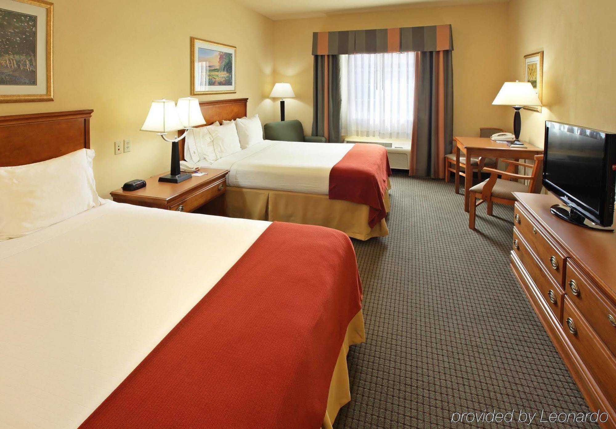 Holiday Inn Express & Suites Magnolia-Lake Columbia Oda fotoğraf